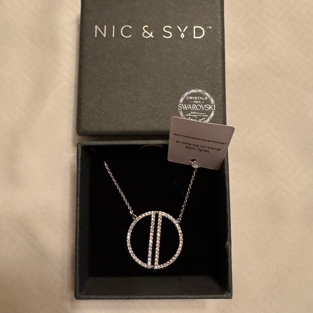 Nic & Syd Circle Pendant Necklace w/ Swarovski Crystals Necklace NWTs! NEW!